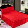 Chào mừng cuộc hôn nhân giường váy một mảnh khăn trải giường vải đỏ 1,5 1.8m giường ren bộ doanh nghiệp giường Simmons bảo vệ tay - Váy Petti ga giường viền họa tiết