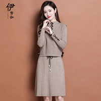 Осеннее трикотажное платье, весенний комплект, юбка, коллекция 2023, в корейском стиле, яркий броский стиль, по фигуре