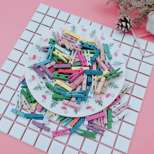 Цветная маленькая деревянная зажим