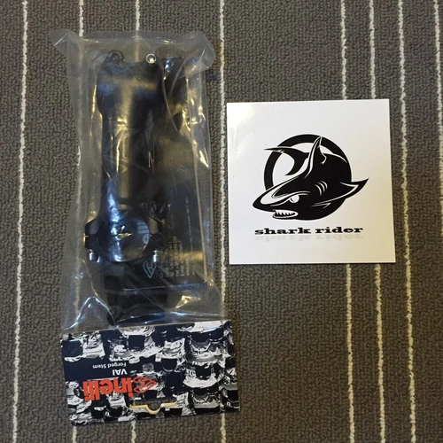 Шоссейный велосипед, велосипедный вынос с аксессуарами, акула для велоспорта, фиксация педалей, Италия