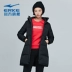 Áo khoác thể thao nữ Hongxing Erke 2018 mới mùa thu và mùa đông xuống áo khoác thể thao dài mùa thu ấm áp - Thể thao xuống áo khoác