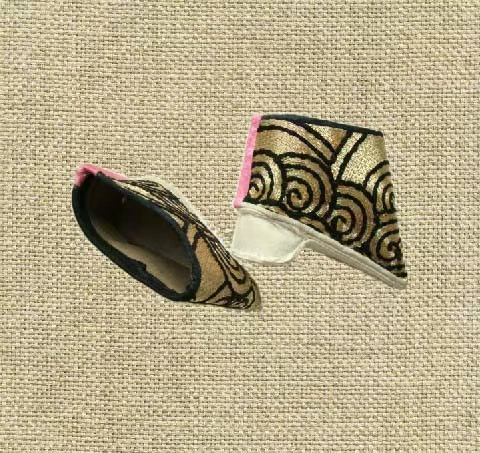 Старая вышивка У Байчжи 017 ------ Лаосский трехдюймовый золотой лотос вышит золотом!