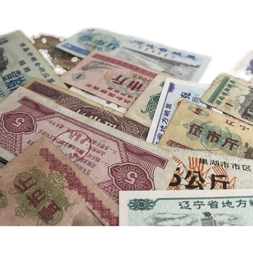 Красные воспоминания Bao Zhen Билеты 100 кусочков старых билетов на местные билеты на продукты питания и нефть для всех провинций и городов