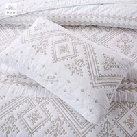 Cotton retro điều hòa không khí màu rắn Pháp được phủ trắng bởi giường bao gồm ba bộ chăn đôi thảm trải giường thay đệm