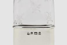 Орнамент mr yan engraved flask with