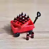 Маленький прицеп, игрушечная машина, игра с едой, кола