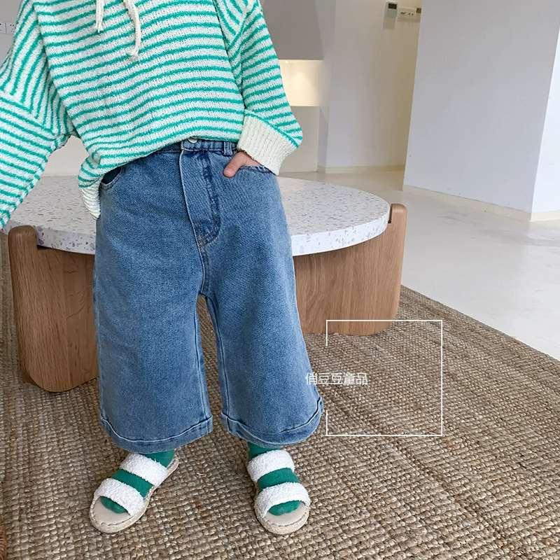 Quần jean bé gái 2020 mùa xuân quần áo trẻ em mới bé gái Quần ống rộng denim Hàn Quốc Quần jeans ống rộng 9 điểm giản dị - Quần jean