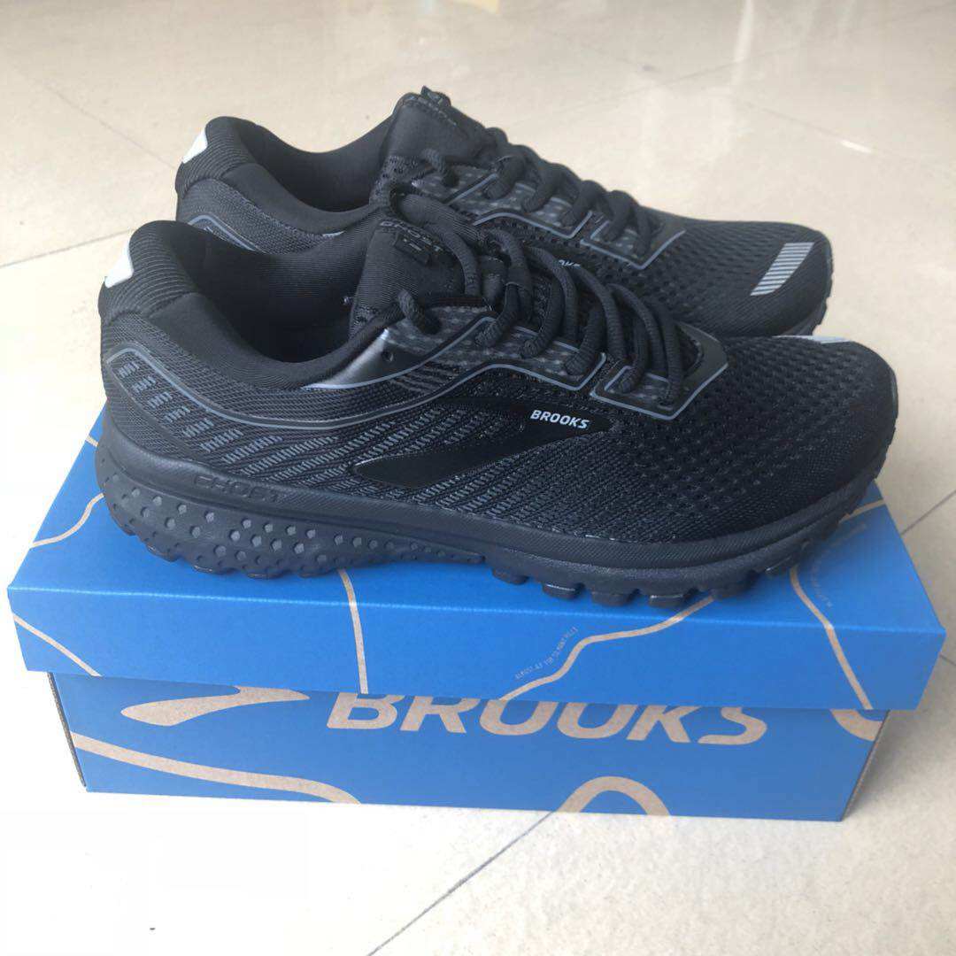 brooks non slip shoes