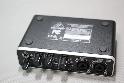 Behringer U-Phoria UMC202HD Внешняя USB-звуковая записи интерфейса