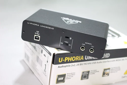 Behringer U-Phoria UMC202HD Внешняя USB-звуковая записи интерфейса