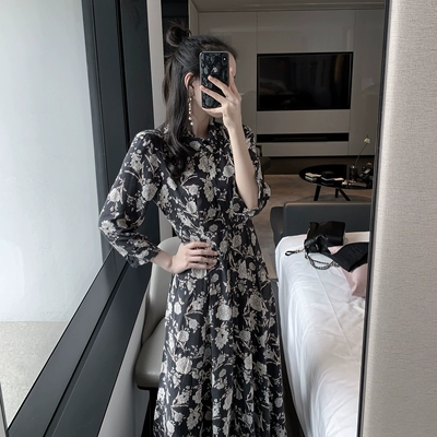 "Jianwini" váy in của phụ nữ đáy dài tay váy eo mảnh mai màu đen hoa lớn váy dài - Váy dài