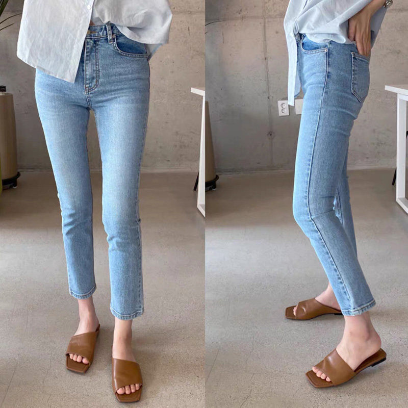 Light blue straight-leg jeans for women in the summer of 2022, a thin new style for petite women, eight-nine-inch cigarette tube pants Application Scenario