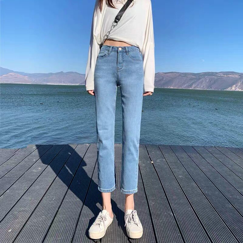 Light blue straight-leg jeans for women's summer 2022, a new thin style for petite women with an 80% to 90% cigarette tube