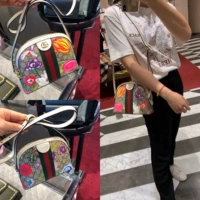 Селеста приобретает Gucci Gucci Ophidia Flower Print Shell Seard Сумка плеча -предполагаемая сумка для мессенджера