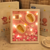 Подарочная коробка, тональный крем, цифровые наклейки