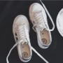 Giày trắng 2019 mùa xuân mới Giày nữ Hàn Quốc giày vải hoang dã giày sinh viên Giày trắng giản dị 1992 - Plimsolls giày converse trắng