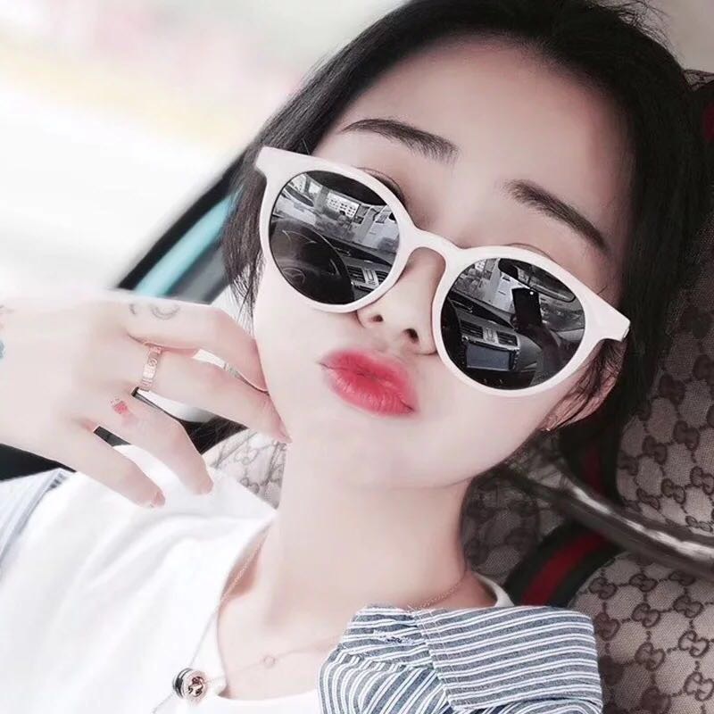 Solid WhiteGM Korean version tide 2020 Round frame ma'am Sunglasses ins Milk tea color Internet celebrity Sunglasses Small frame Tiktok new pattern glasses