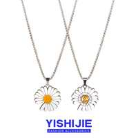 GD Quan Zhilong the same small daisy pendant jumping lightning titanium steel necklace men's hip -hop sweater chain accessories female tide