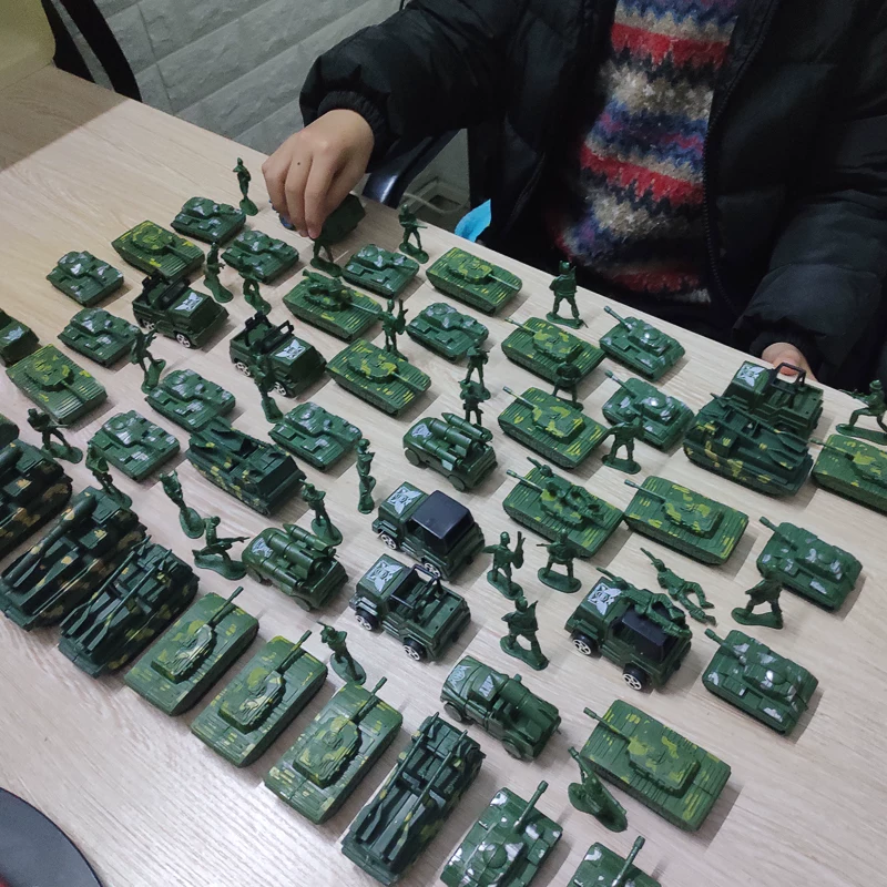 Tank and Combat Vehicle Model Set, minifigures with storage box, assorted 20 cm kit