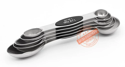 Измерение ложек из нержавеющей стали.