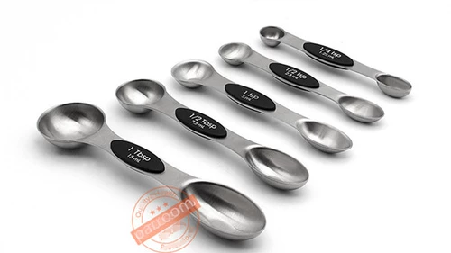 Измерение ложек из нержавеющей стали.