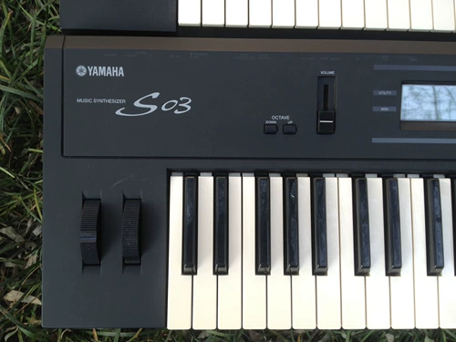 Второе синтетическое устройство Yamaha S03