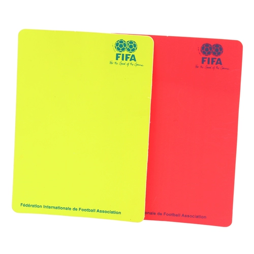 Футбольная красная желтая карточка с высоким уровнем красной желтой карты с кожаным карандашом.
