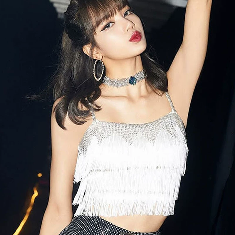 Лиза 같은 한국인 그룹 BLACKPINK исполнила женский школьный костюм для бега, танцует, поёт