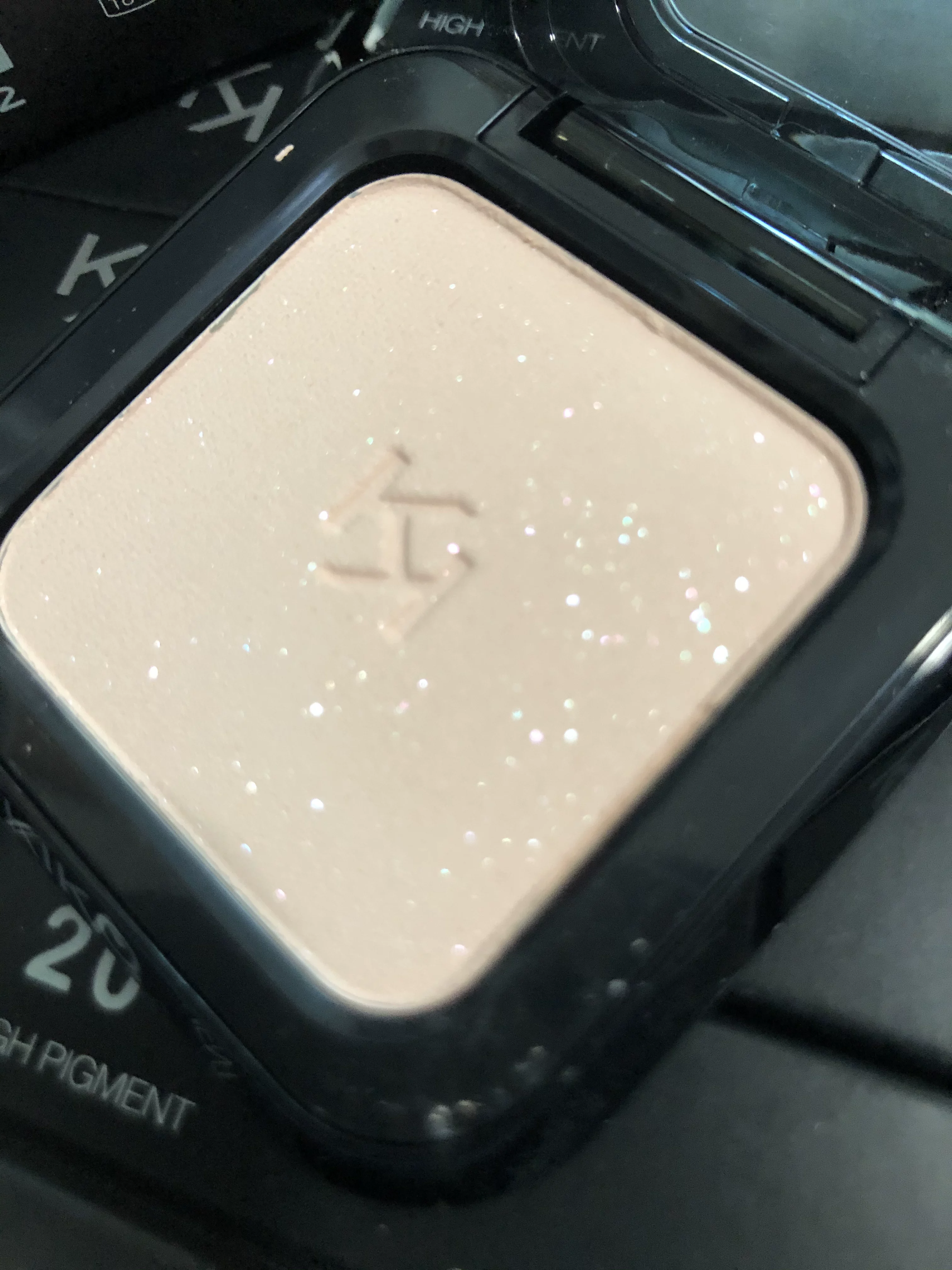 Spot Итальянский счёт покупки KIKO крайне высокий однотонный тени для век 20/32 маленькие тени 10 матовый белый 26/30