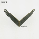 Лента, антикварная мебель, большая коробка, подарок на день рождения