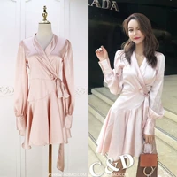 Nữ tính khí v- cổ chéo dây đai sang trọng satin đèn lồng tay áo xù không thường xuyên eo đầm váy đi đám cưới