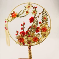 В комплект материалов Phoenix on the Branch входит подставка для вентилятора.