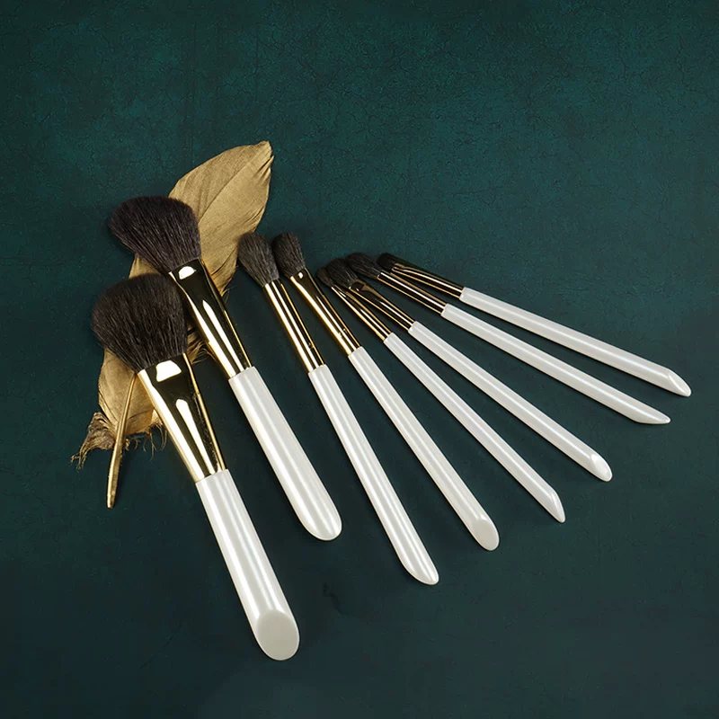 Soft black brush for contouring, 8 pieces