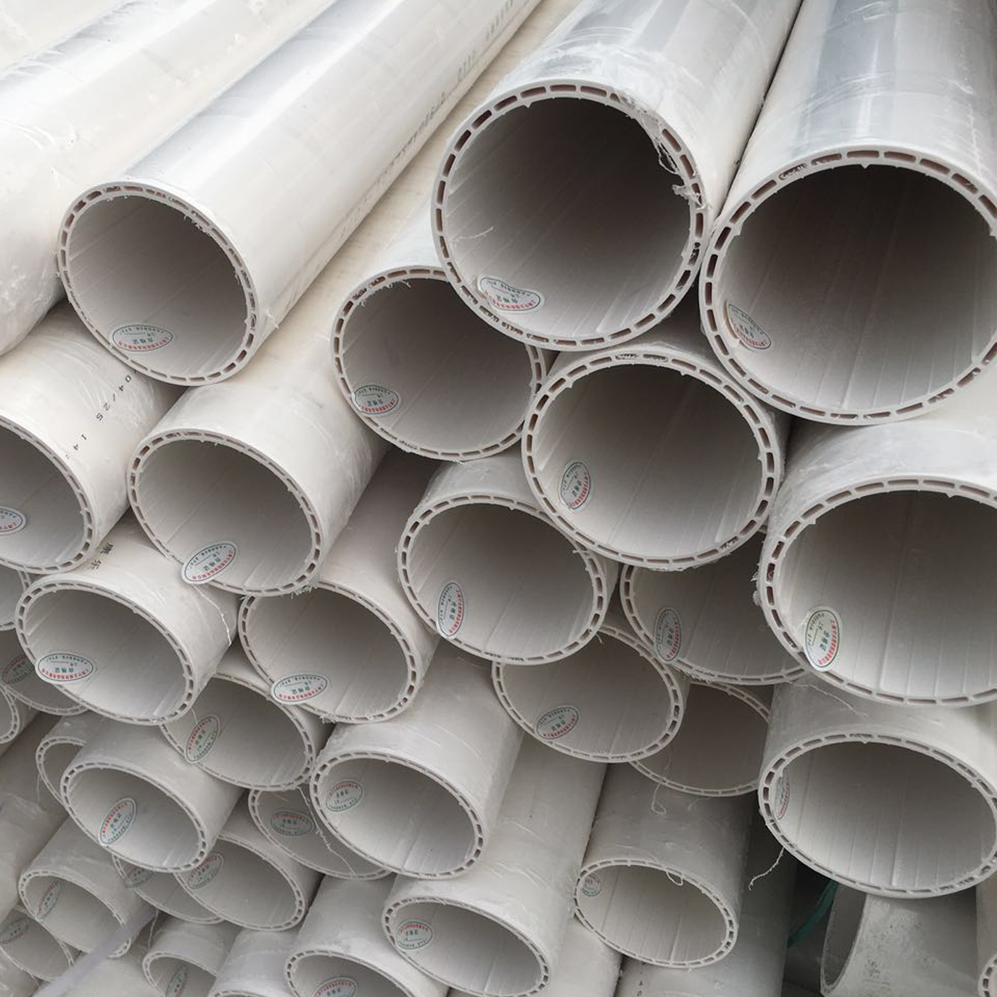 消除地下安全危险 北大街污水管道完结应急抢修