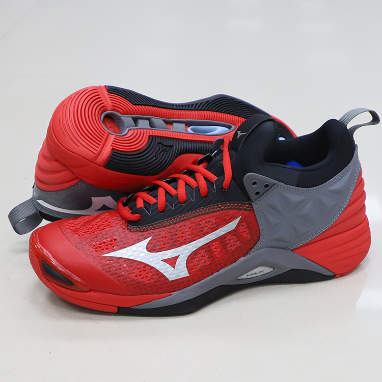 Мизуна кроссовки. Волейбольные кроссовки Mizuno Momentum. Кроссовки Mizuno Wave Momentum. Mizuno Wave Momentum 1. Mizuno Wave Momentum Mid.