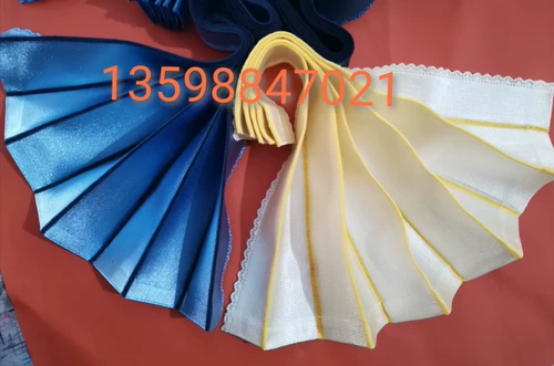 Утолщенное и широкое балконное булавное окно цветут занавес