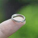 Серебряный брелок для ключей диаметром 1,5 см.