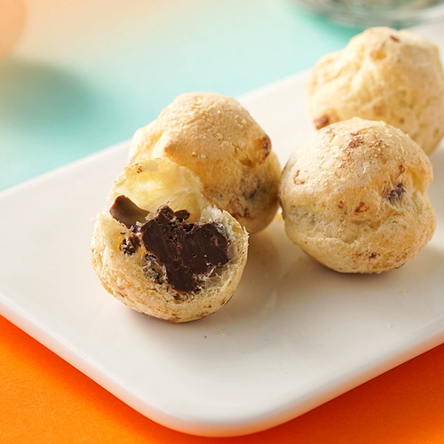 Мастер Кан Лефу мяч 24 коробки с целой коробкой шоколадного бутербрового шарика крем -крем -аромат.