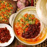 Специальные продукты Yunnan, играя в мост Mi -Noodle Rice Fastle Fastle Fastle -это удобная подарочная коробка с сумкой 270GX3 Грубая куриное суп зима инь Инь
