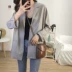 Mùa thu mới Hàn Quốc phiên bản của lỏng bf gió thường nhỏ phù hợp với nữ kích thước lớn tính khí dài sọc ve áo áo khoác phù hợp với thời trang công sở nữ Business Suit