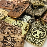 Медная ретро подвеска, медный брелок, подарок на день рождения