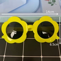 Слива цветут желтый