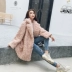 Mùa thu đông 2018 phiên bản Hàn Quốc mới của áo khoác giả lông dày ve áo giả lông cừu nhẫn trong chiếc áo khoác dài sang trọng của phụ nữ