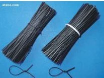 Связанные салонники связывают веревочное железное ядро.