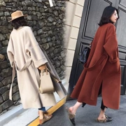 Những mẫu áo len mùa thu và mùa đông buông xõa trong phần dài 2018 phiên bản mới của phụ nữ Hàn Quốc với chiếc áo len dày đến đầu gối
