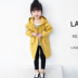 Cô gái áo gió áo khoác mùa xuân và mùa thu 2018 mới của Hàn Quốc phiên bản của áo dài trẻ em mùa xuân áo sơ mi nữ bé mùa xuân Áo khoác