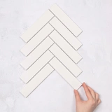 Сетка красная рыба костяная костяная мозаичная плитка туалетная ванная балкона настенная плитка маленькие кусочки современной простоты черно -белая серая