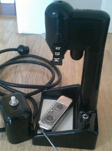 Уронить!ПересечениеВ 1938 году Minox Riga Micro -Camera оснащена черно -белыми машинами размещения, собирая сокровища!