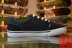 Xác thực một số Zhu có thể trượt giày màu đen thấp để giúp mang giày thoáng khí giảm xóc giày thông thường lakai es