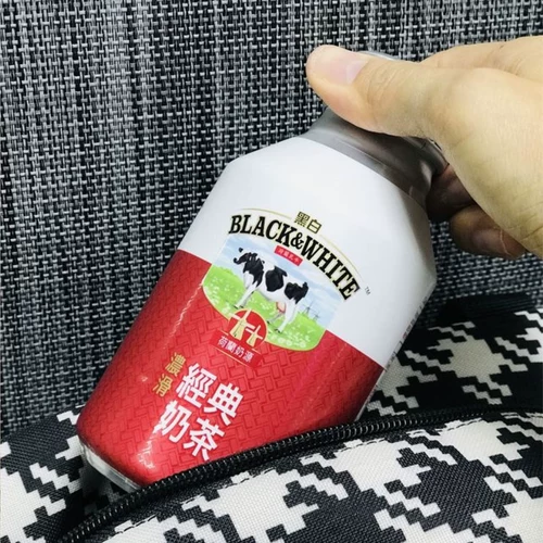 Черно -белое молоко молоко в стиле молока в стиле молока корейское производство густое скользкое классическое молоко чае